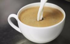 Кофе с молоком или без – что лучше выбрать и почему Влияние кофе и молока на организм